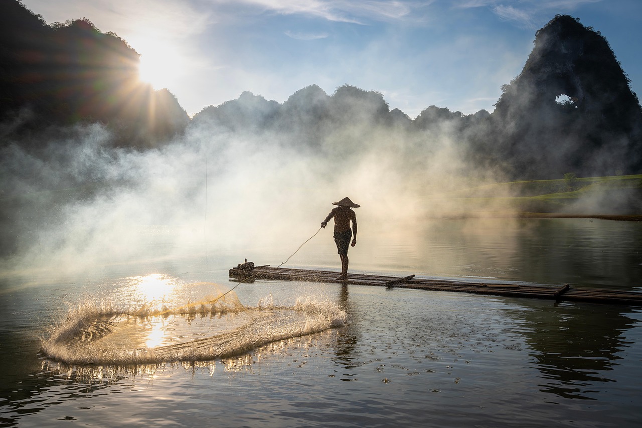 gallery-02 fishing, vietnam, fisherman, province, cao bang, lifestyle, daylight, life, nature, sky, water, mist, fog, sunlight